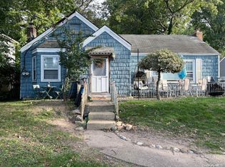 103 Shore Rd, Glen Cove, NY 11542