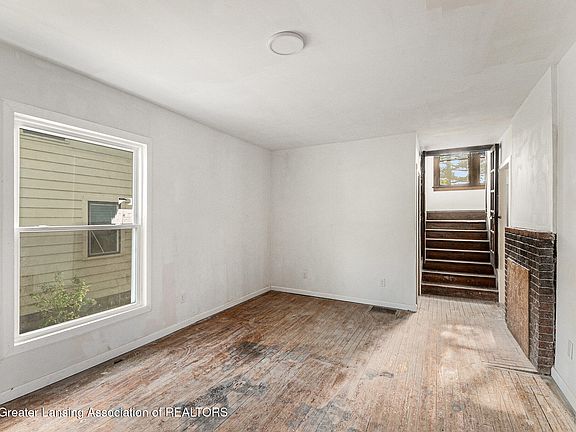 4th image of 1215 Chittock Ave