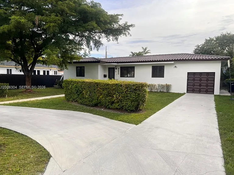 3240 SW 57th Ave — Photo 2