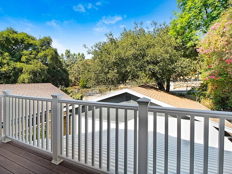 2401 Olive Ave — Photo 13