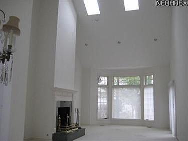 3rd image of 11 Westhampton Dr