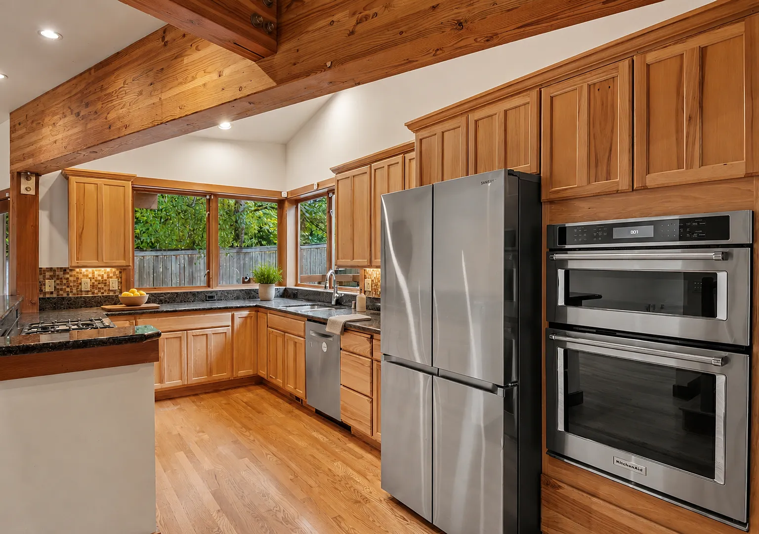 Gorgeous Corner-Lot Home in Lake Forest Park — Photo 4