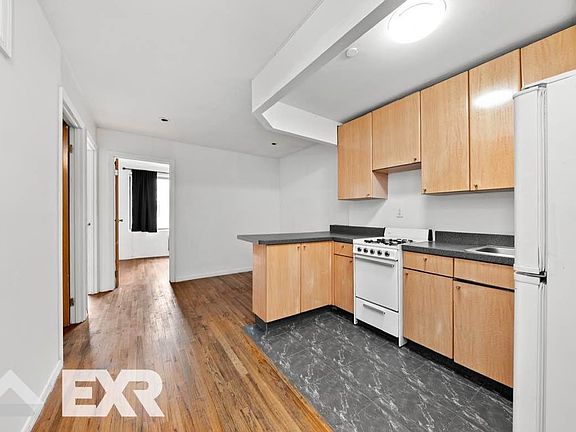 4th image of 538 W 50th St APT 5B