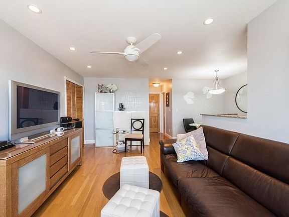 3rd image of 1073 Shore Pkwy #1B