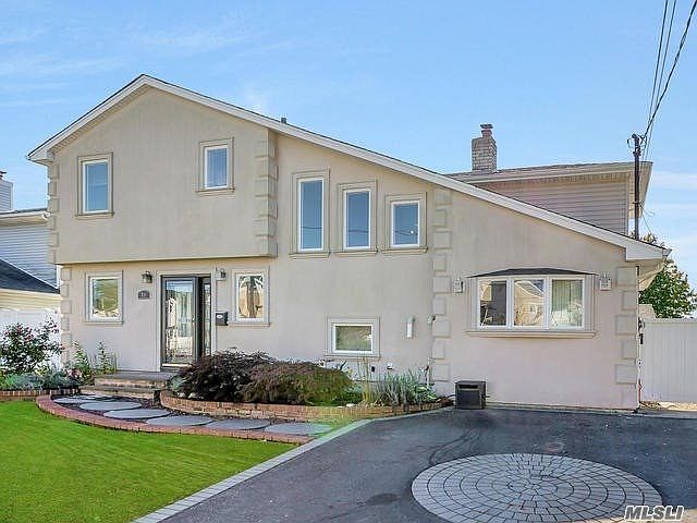 1st image of 71 Ann Dr S