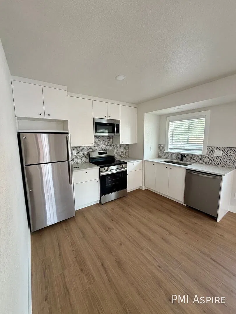 2 Bedroom 1 Bathroom Apartment in Lakewood — Photo 1