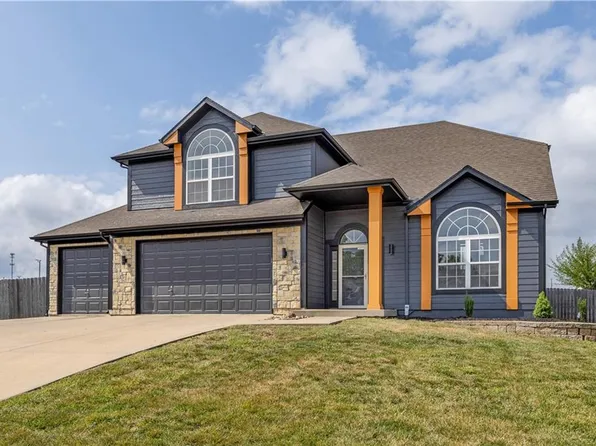 21050 W 224th St, Spring Hill, KS 66083