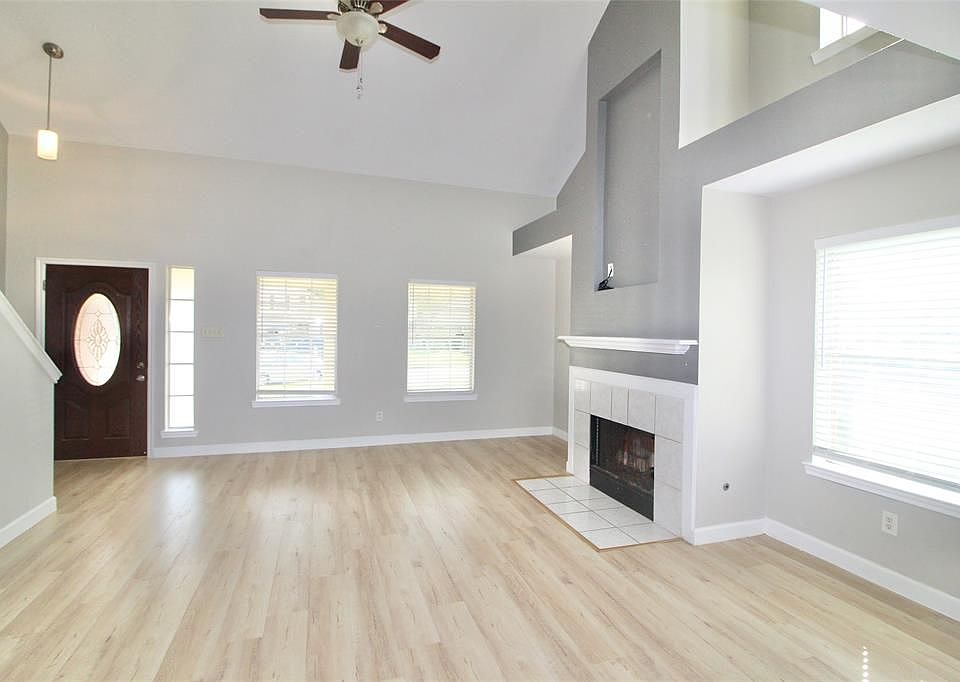 1st image of 1010 Andover Dr
