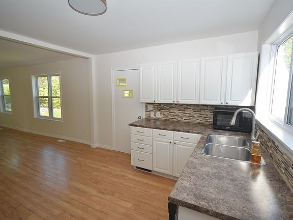 5th image of 602 Herring Cove Rd