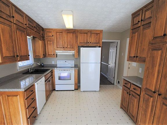 4th image of 931 Providence Dr