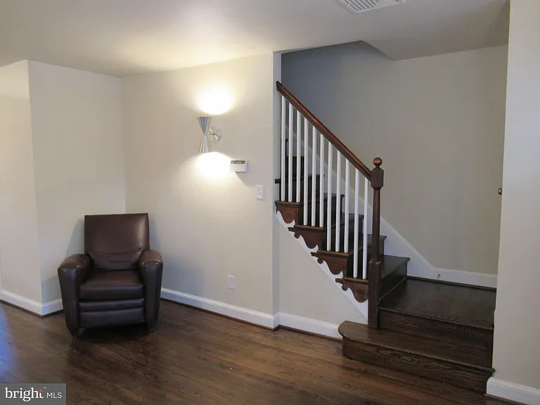 1304 Princess St — Photo 3