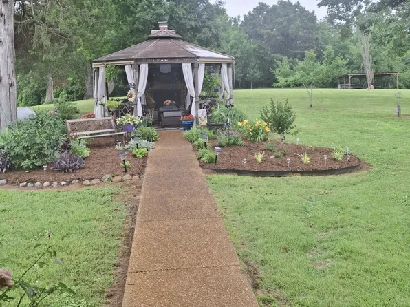 2890 Nance Bend Rd, Clifton, TN 38425