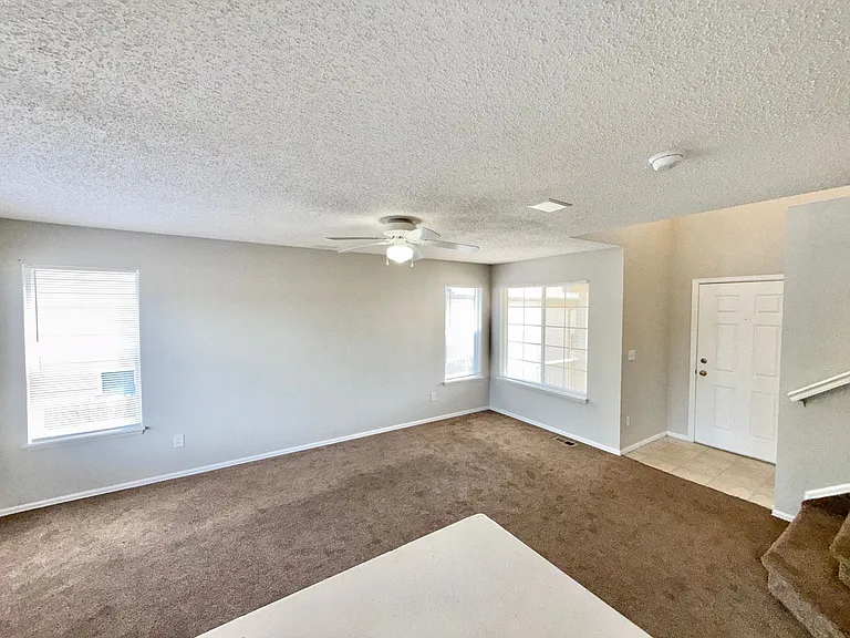 4899 Saddle Ridge Dr — Photo 4