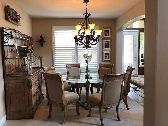 Dining room (2 of 2)