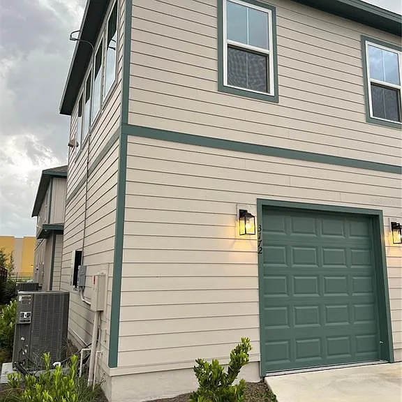 3170 Voyager Ave #1 — Photo 1