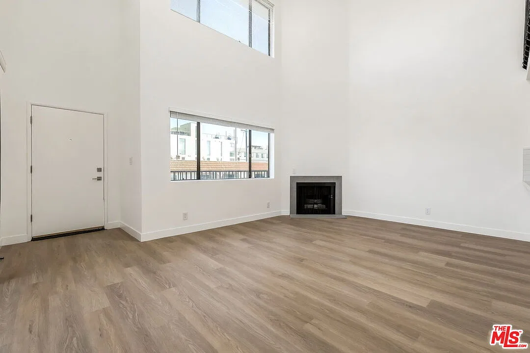 4 bed, 4.0 bath, $5,977 — Photo 2