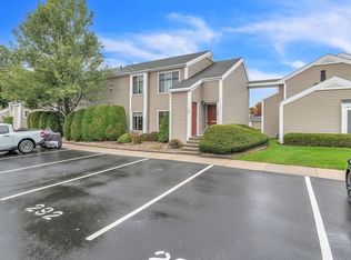 105 Nassau Dr, Springfield, MA 01129