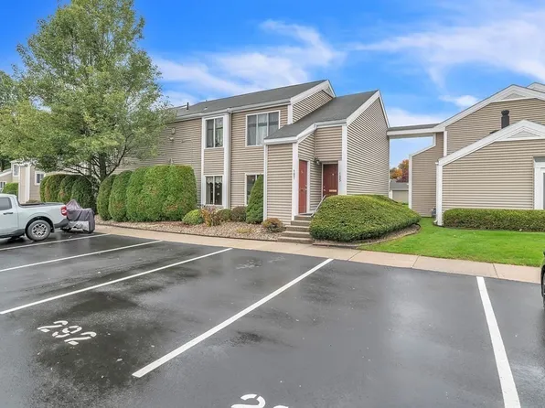 105 Nassau Dr, Springfield, MA 01129