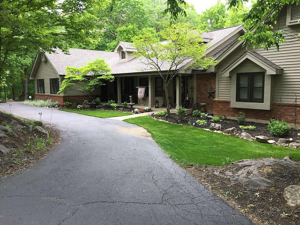 Circle driveway