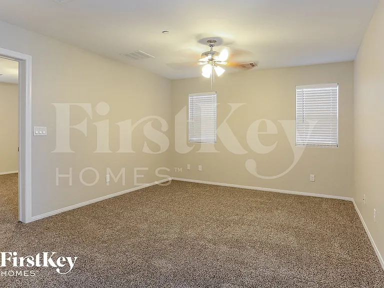 8933 Hand Painted Ct — Photo 10