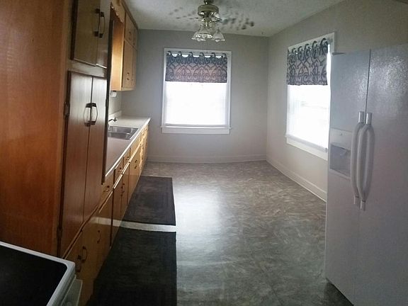 4th image of 11 Woodford Ave