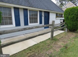 35 Parkside Cir, Levittown, PA 19056