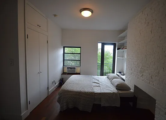 Rented by Universal Realty Group | media 6