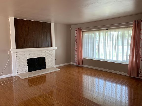 2nd image of 1428 E Alcove Way