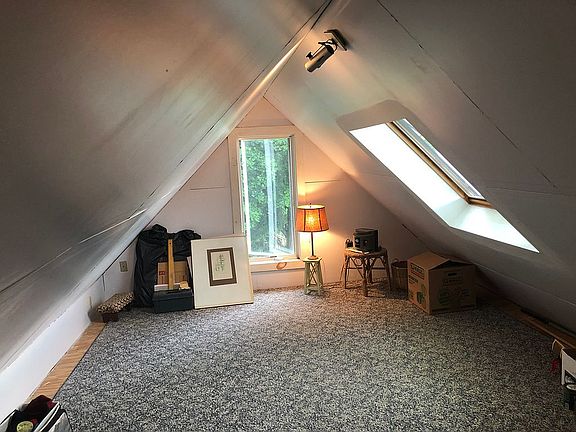  attic area w/ sky light