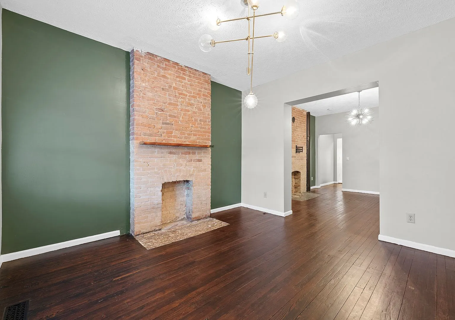 1635 Oak Street - Unit 1635 — Photo 1