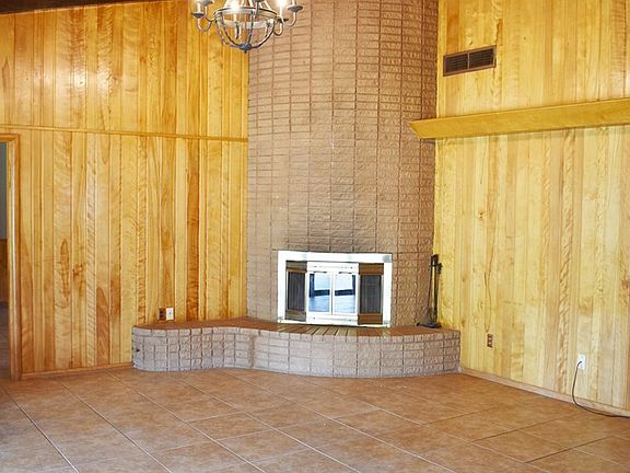 4th image of 2209 Bedford Dr