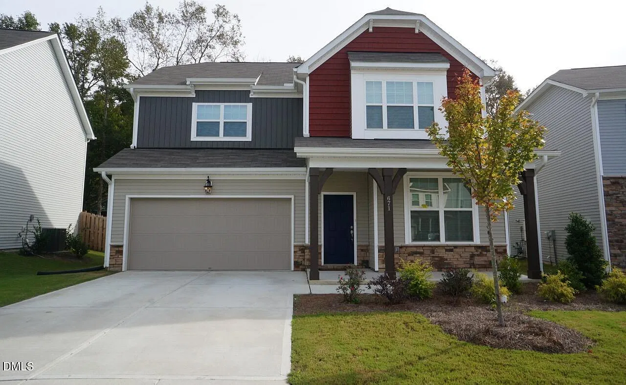 3 bed, 2.5 bath, 2213 sqft, $2,100 — Photo 1