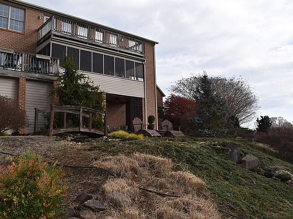 2nd image of 200 Vivian Lee St