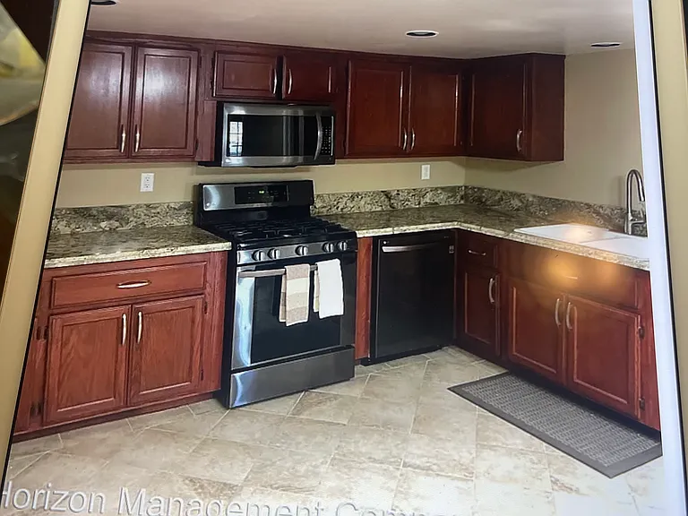 877 Linden Ave #E — Photo 11