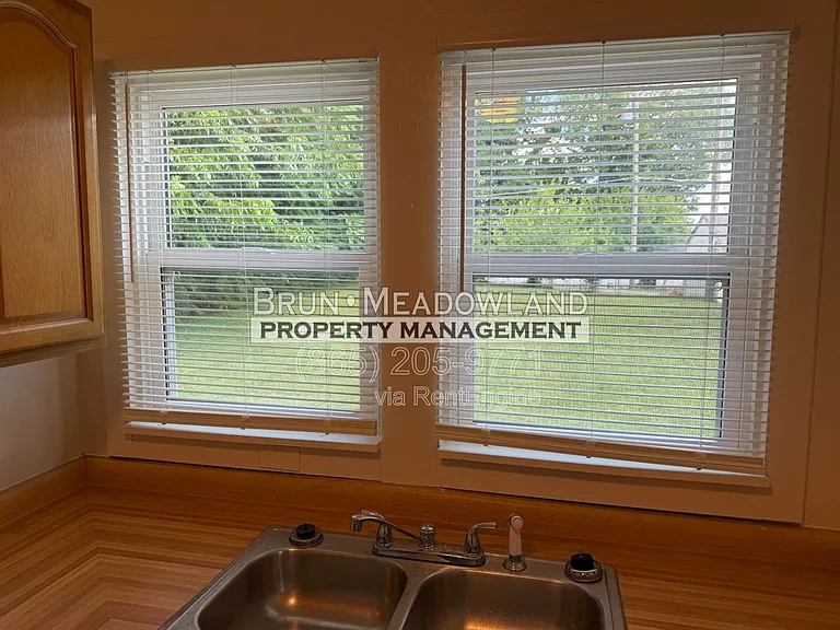 2620 Woodbine Ave — Photo 28