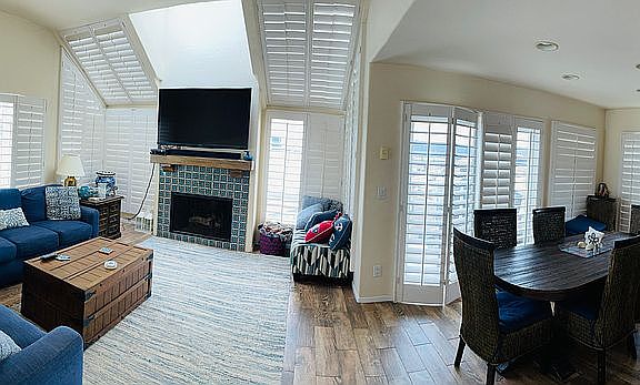 Living room/dining room