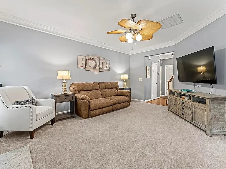 112 Bathurst Ln — Photo 9
