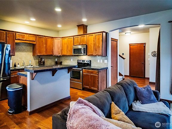 3rd image of 4646 ROCHELLE Street SE