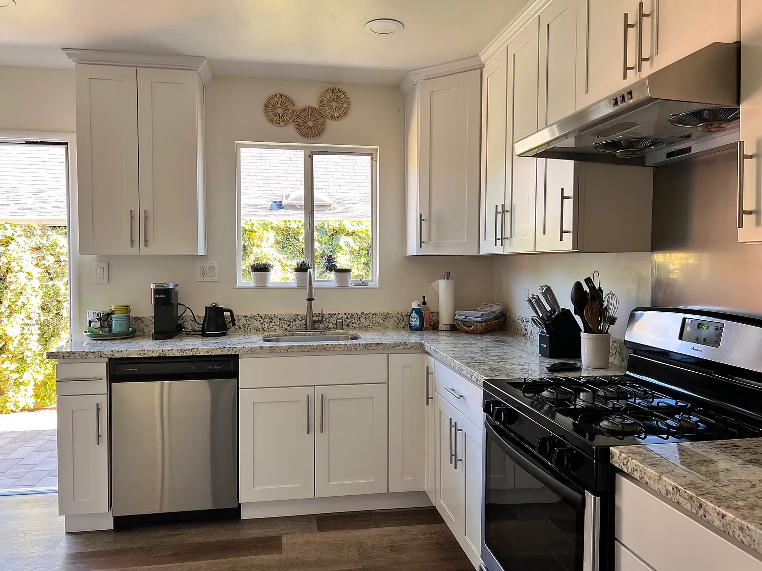 2 bed, 750 sqft, $2,850 — Photo 2