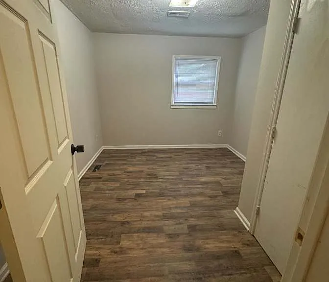 Holly St — Photo 4