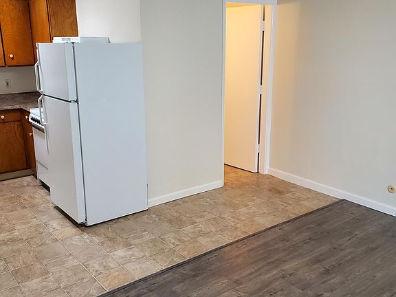 2nd image of 410 Redwood Ave #1A