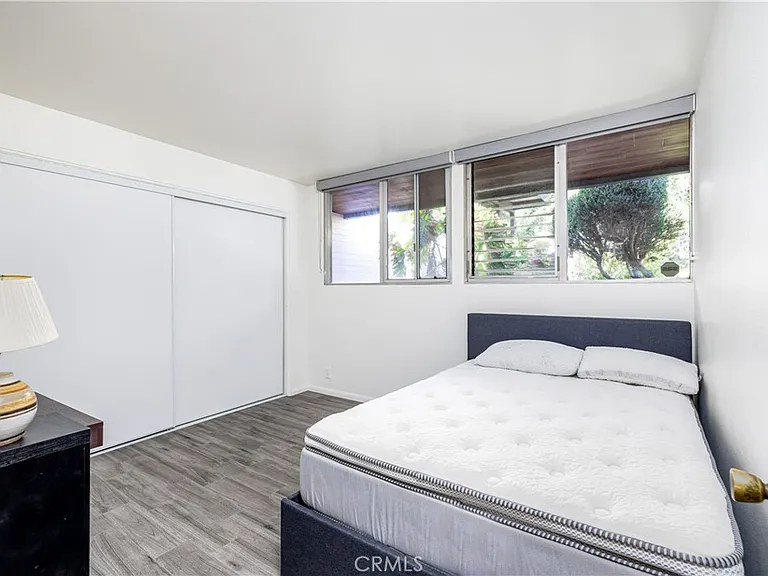 18349 Hiawatha St — Photo 23