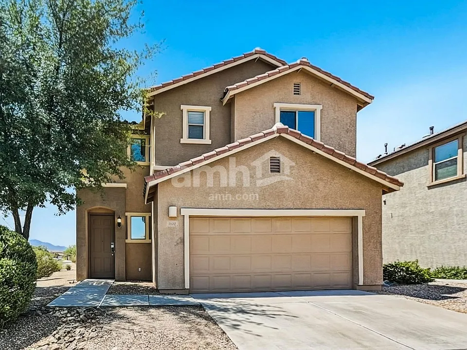 902 E Autumn Harvest Pl