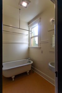 466 1/2 Bartlett St - Image 2
