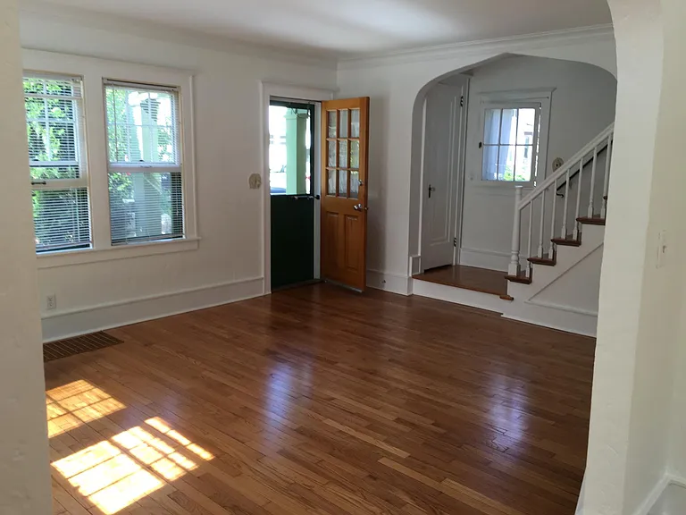 221 Houston Pl — Photo 9