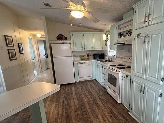 3rd image of 101 Orchid View Dr