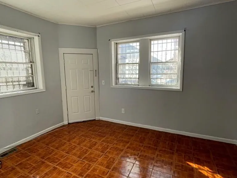 401 Marshall St #A — Photo 2