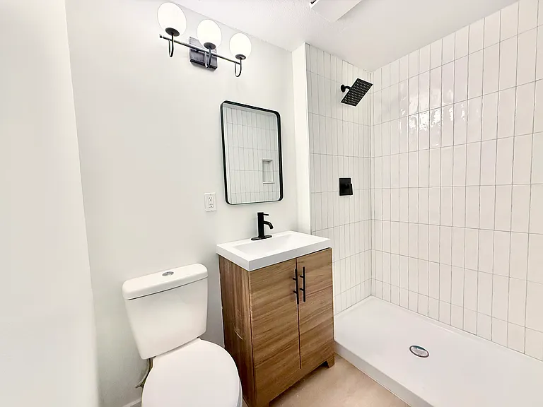 1132 S 33rd St #4 — Photo 23