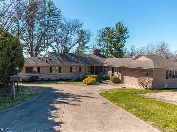 985 Severn Dr, Coshocton, OH 43812