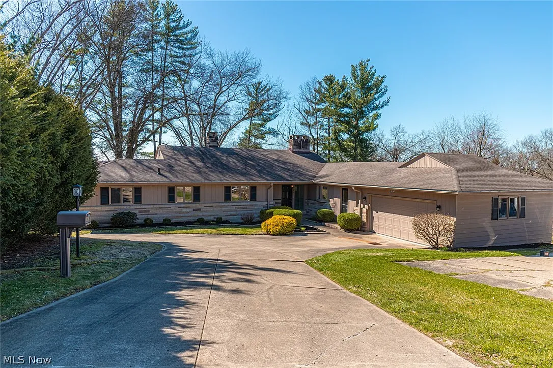 985 Severn Dr photo 1